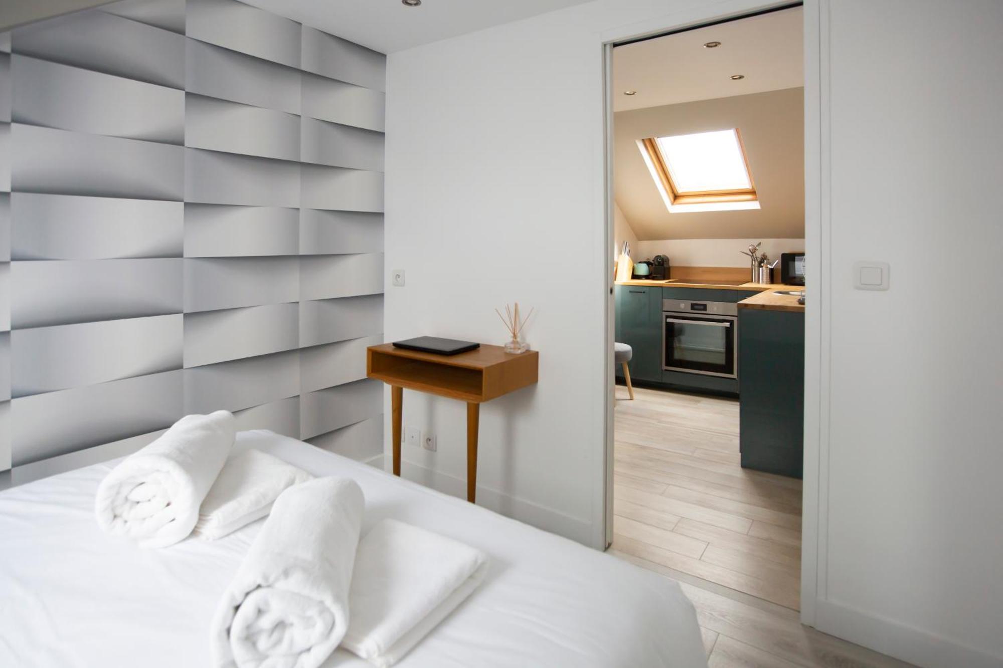 Modern Apartement In The City Center. Poissy Exteriör bild