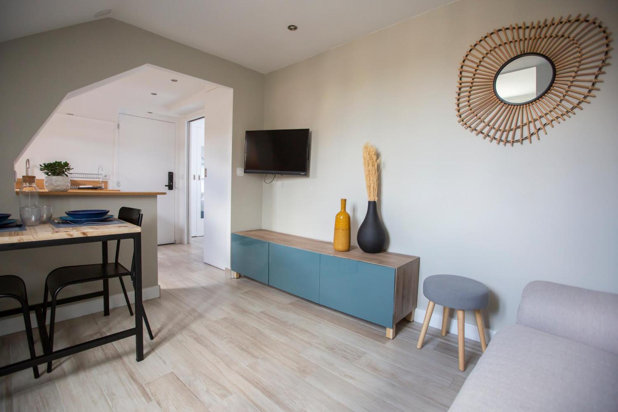 Modern Apartement In The City Center. Poissy Exteriör bild